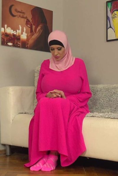 Sex With Muslims – ep.294 – Milf bitch in pink loves licking her juicy pussy