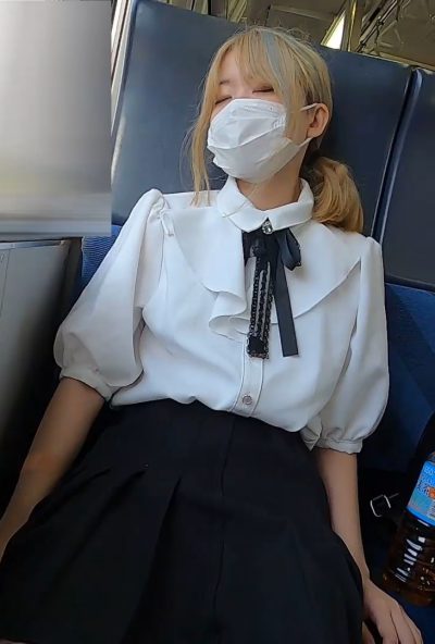 Japanese girls napping in the subway – Utatane – 01